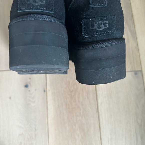 UGG Classic Ultra Mini Platform - Picture 8 of 11